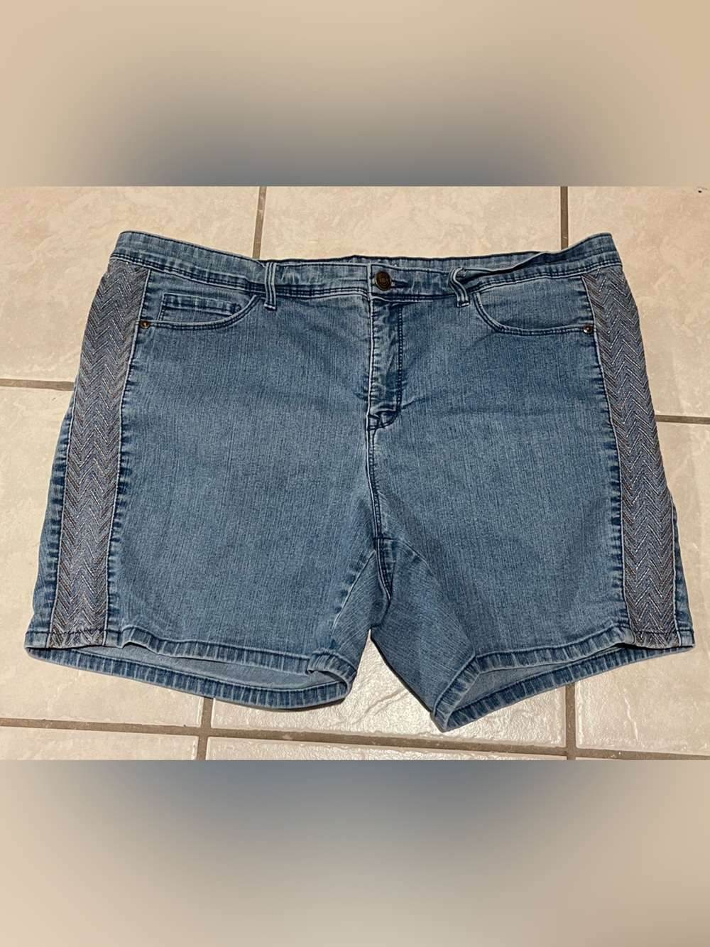 Vintage Gloria Vanderbilt Women's Denim Jean Shorts in Blue Side Stitching 16W